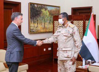 مسؤول بالاتحاد الأوروبي يدفع مطالب عاجلة الى حميدتي بشأن المحكمة الجنائية ومرتكبي الجرائم ضد الانسانية مسؤول بالاتحاد الأوروبي يدفع مطالب عاجلة الى حميدتي بشأن المحكمة الجنائية ومرتكبي الجرائم ضد الانسانية