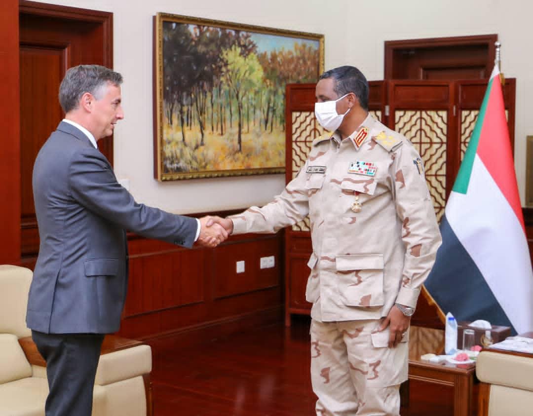 مسؤول بالاتحاد الأوروبي يدفع مطالب عاجلة الى حميدتي بشأن المحكمة الجنائية ومرتكبي الجرائم ضد الانسانية مسؤول بالاتحاد الأوروبي يدفع مطالب عاجلة الى حميدتي بشأن المحكمة الجنائية ومرتكبي الجرائم ضد الانسانية