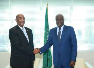 رئيس مجلس السيادة يلتقي رئيس مفوضية الاتحاد الأفريقي رئيس مجلس السيادة يلتقي رئيس مفوضية الاتحاد الأفريقي