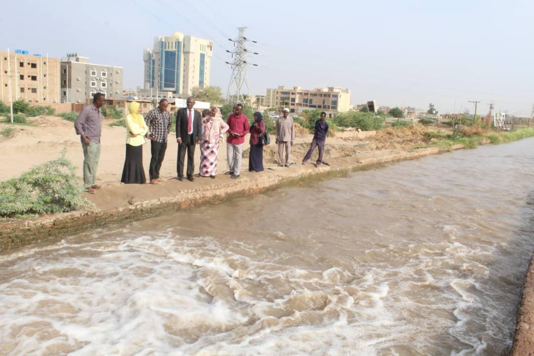 مدير عام الزراعة بالخرطوم يتفقد مشروع ألبان كوكو الزراعي مدير عام الزراعة بالخرطوم يتفقد مشروع ألبان كوكو الزراعي