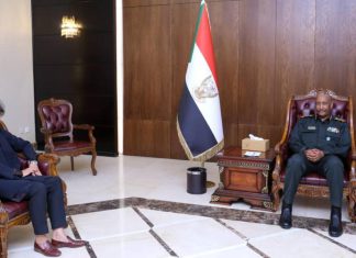 رئيس مجلس السيادة يلتقي مبعوث الإتحاد الأوروبي للقرن الأفريقي رئيس مجلس السيادة يلتقي مبعوث الإتحاد الأوروبي للقرن الأفريقي