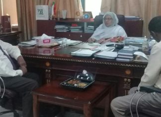 وزيرة الصناعة تلتقي مفوض شركة السكر للصناعات التكاملية المصرية وزيرة الصناعة تلتقي مفوض شركة السكر للصناعات التكاملية المصرية