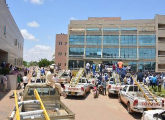 لجنة عمال الكهرباء: نعتذر للشعب السوداني عن الأضرار التي لحقت بهم لجنة عمال الكهرباء: نعتذر للشعب السوداني عن الأضرار التي لحقت بهم