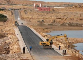 وزارة التجهيز تطلق مشروع أطول جسر في قلب الصحراء المغربية وزارة التجهيز تطلق مشروع أطول جسر في قلب الصحراء المغربية