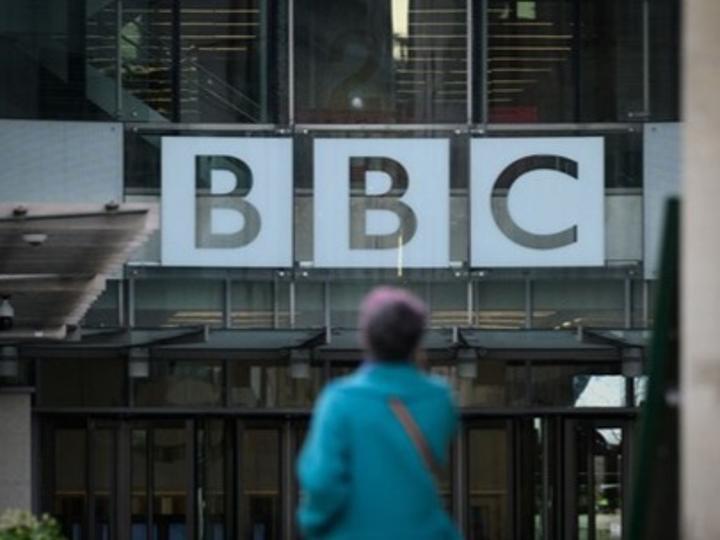 إغلاق إذاعة بي بي سي العربية بعد 84 عاما من العمل وتفاعل كبير مع القرار الصادم إغلاق إذاعة بي بي سي العربية بعد 84 عاما من العمل وتفاعل كبير مع القرار الصادم