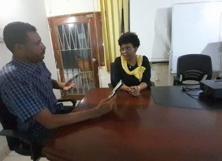 سلمى نور لـ”أفريقيا برس”: لا شراكة مع العسكر وندعوهم للعودة إلى الثكنات سلمى نور لـ "أفريقيا برس": لاشراكة مع العسكر وندعوهم للعودة الى الثكنات