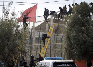 السجن ثلاث سنوات لمهاجرين سودانيين تصادموا مع الشرطة المغربية السجن ثلاث سنوات لمهاجرين سودانيين تصادموا مع الشرطة المغربية