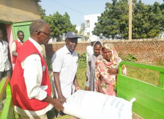 توزيع مواد غذائية ل١١٧٦ اسرة من النازحين القادمين لولاية سنار توزيع مواد غذائية ل١١٧٦ اسرة من النازحين القادمين لولاية سنار