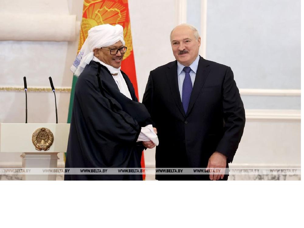 السفير محمد موسي يقدم اوراق اعتمادة للرئيس البيلاروسي