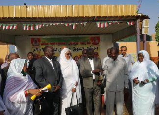 والي الخرطوم يقرع الجرس بمدرسةالرياض بكررى ببدءالعام الدراسي الجديد والي الخرطوم يقرع الجرس بمدرسةالرياض بكررى ببدءالعام الدراسي الجديد