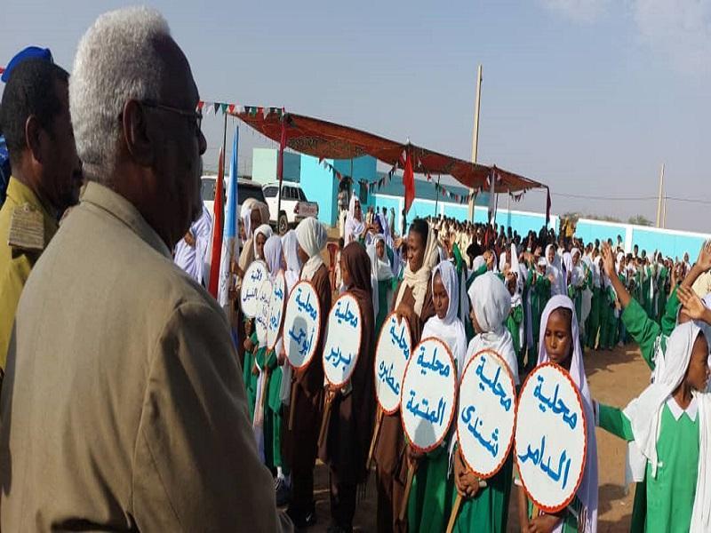 والي نهر النيل يقرع الجرس إيذاناً بالعام الدراسي.بمنطقة قباتي بالدامر