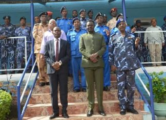 مناوي يتفقد مقار القوات النظامية بالفاشر مناوي يتفقد مقار القوات النظامية بالفاشر