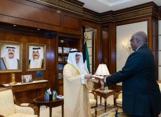 السفير عوض الكريم يقدم أوراق اعتماده سفيرا للسودان لدى الكويت السفير عوض الكريم يقدم أوراق اعتماده سفيرا للسودان لدى الكويت
