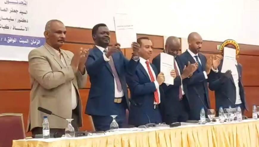 قوى سياسية وحركات مسلحة توقع اتفاقا سياسيا يمهد لتشكيل حكومة انتقالية جديدة في السودان