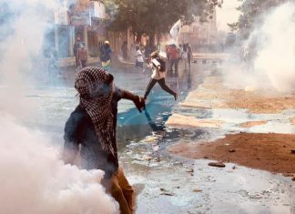 السودان : الكشف عن عشرات الإصابات الخطيرة بالرصاص المطاطي وعبوات الغاز المسيل للدموع من القوات الأمنية السودان : الكشف عن عشرات الإصابات الخطيرة بالرصاص المطاطي وعبوات الغاز المسيل للدموع من القوات الأمنية