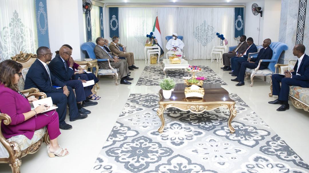 السودان.. الآلية الثلاثية تلتقي حميدتي وتكشف عن تسوية سياسية وشيكة السودان.. الآلية الثلاثية تلتقي حميدتي وتكشف عن تسوية سياسية وشيكة