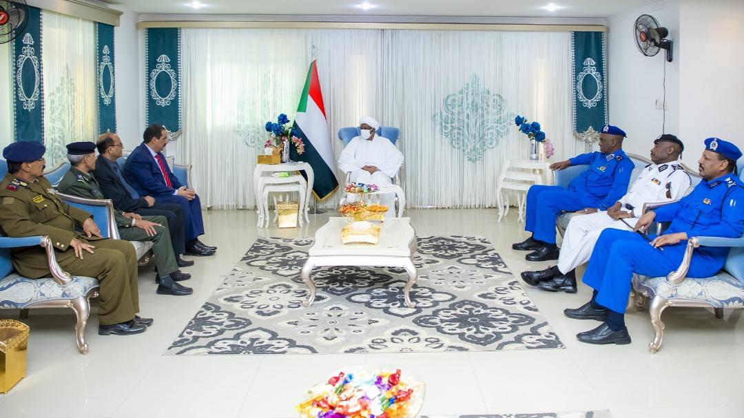 نائب رئيس مجلس السيادة يستقبل وزير الداخلية اليمني نائب رئيس مجلس السيادة يستقبل وزير الداخلية اليمني
