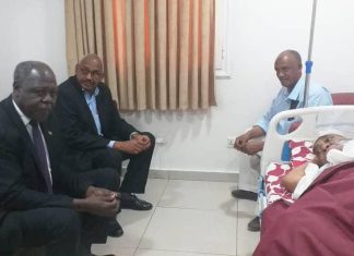 وزارة الإعلام تطمئن على صحة الهرم مأمون الطاهر وزارة الإعلام تطمئن على صحة الهرم مأمون الطاهر