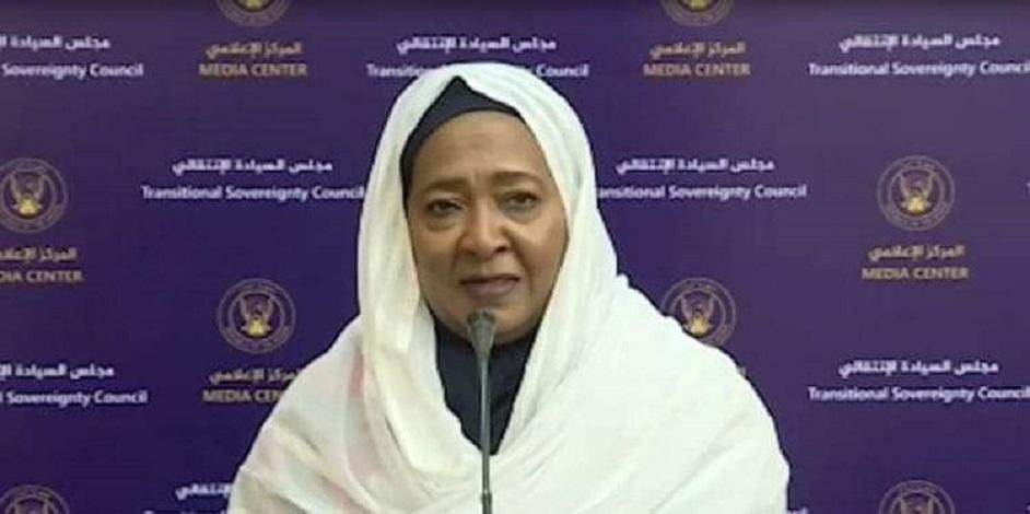 بدء العمل في استزارع نجيل ملعب المدينة الرياضية بدء العمل في استزارع نجيل ملعب المدينة الرياضية