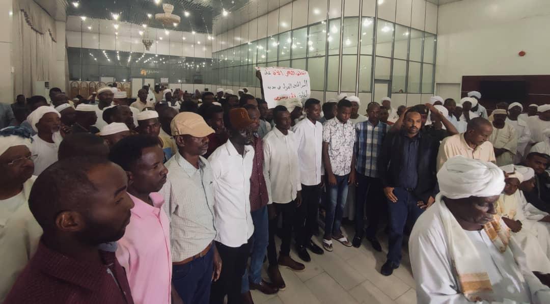 وصول محتجزي ولاية غرب كردفان التسعة إلى أرض الوطن