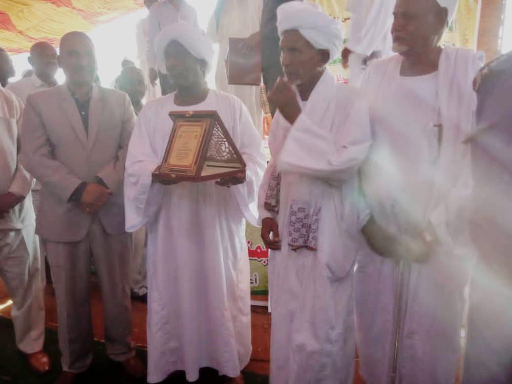 والي الجزيرة يشرف إحتفال المولد النبوى والي الجزيرة يشرف إحتفال المولد النبوى