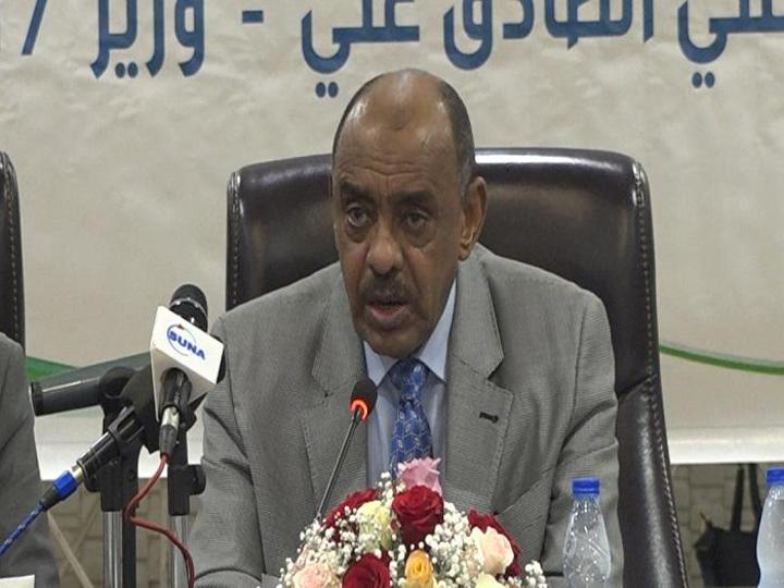 الخارجية: عزم الحكومة إزالة معوقات الإستثمارات
