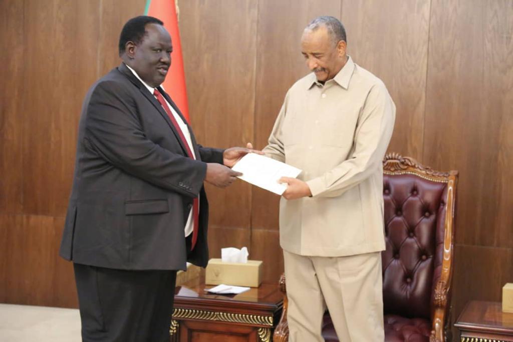 البرهان يتسلم رسالة خطية من رئيس جمهورية جنوب السودان