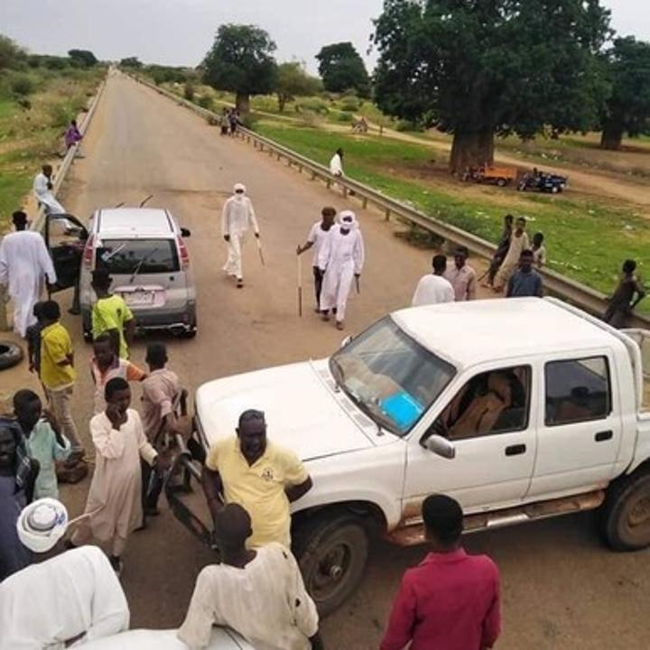 السودان.. محتجون يقررون فتح طريق قومي ويضعون مهلة أمام الحكومة