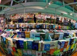 أشهر الكتاب العالميين يلتقون جمهورهم فى معرض الشارقة الدولي للكتاب أشهر الكتاب العالميين يلتقون جمهورهم فى معرض الشارقة الدولي للكتاب