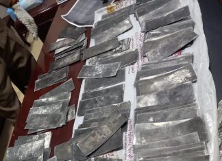قوات جمارك مطار الخرطوم تحبط تهريب (30) ألف دولار أسود قوات جمارك مطار الخرطوم تحبط تهريب (30) ألف دولار أسود