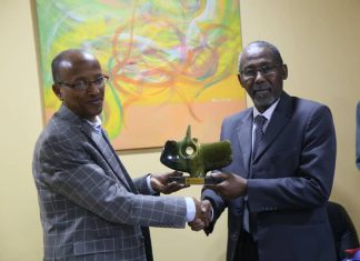 مدير جامعة السودان يلتقي وفد المعهد الأفريقي للصناعات الجلدية مدير جامعة السودان يلتقي وفد المعهد الأفريقي للصناعات الجلدية