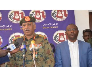 الجيش السوداني يدفع بقائد رفيع إلى النيل الأزرق بعد اقتحام مقره بالدمازين الجيش السوداني يدفع بقائد رفيع إلى النيل الأزرق بعد اقتحام مقره بالدمازين