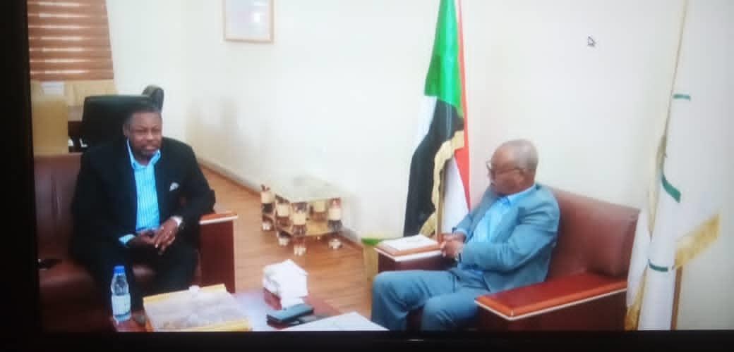 والي الشمالية يطلع علي سير العمل بديوان الزكاة بالولاية