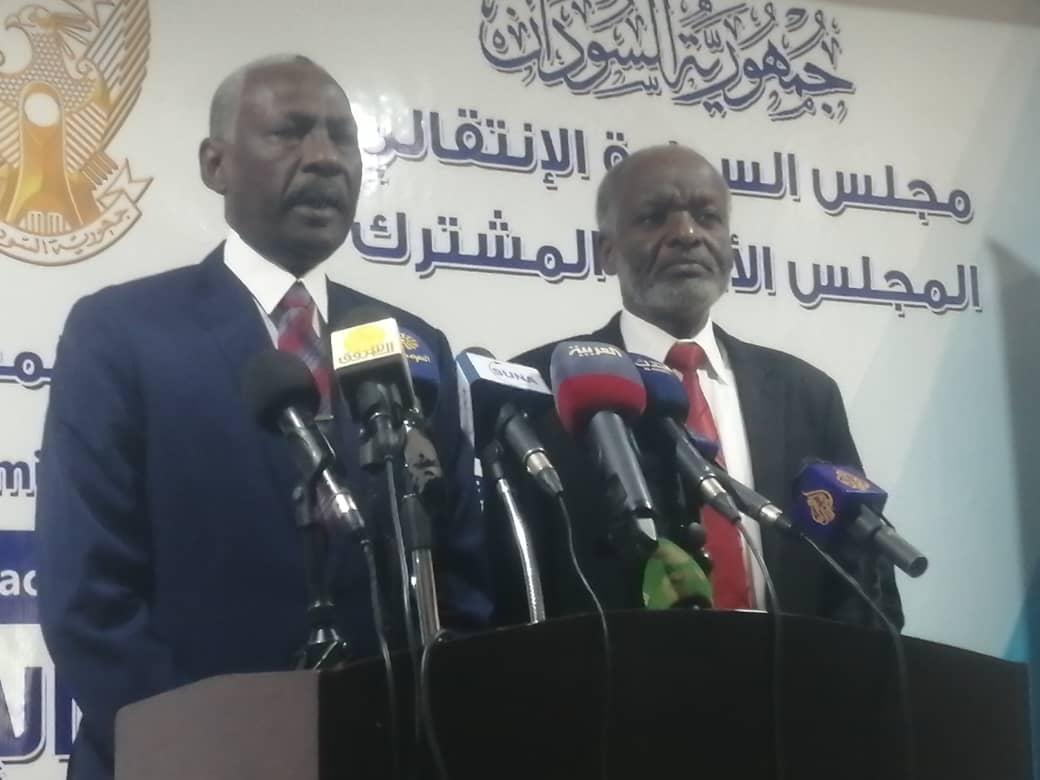 وزير الدفاع يشيد بجهود جنوب السودان في متابعه اتفاق جوبا