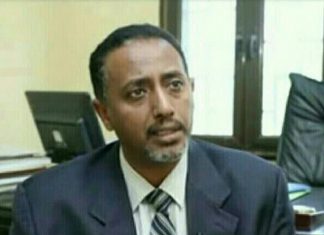 خبير مصرفي يفند اقتراح وضع قيمة معادلة للمرتبات بالدولار خبير مصرفي يفند اقتراح وضع قيمة معادلة للمرتبات بالدولار