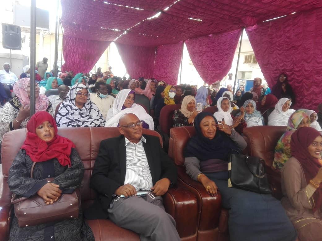 تحذيرات من تناول الوجبات السريعة والجاهزة والدهون