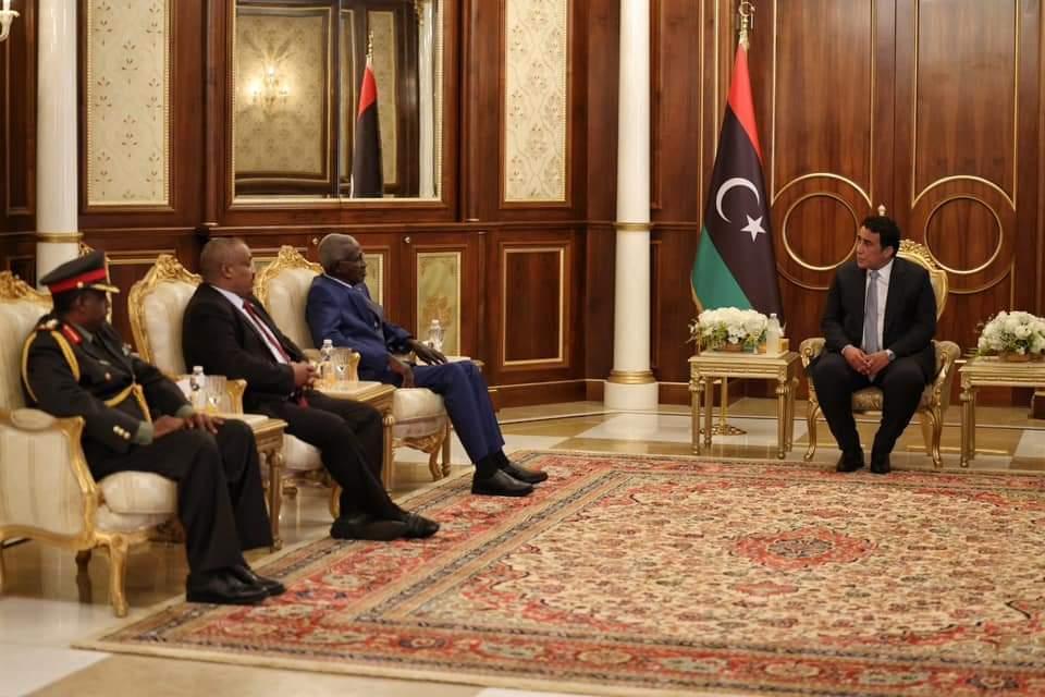 د. ابراهيم محمد احمديقدم أوراق اعتماد سفير ا لدى ليبيا