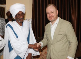 السفير الأمريكي يكشف أسباب تمديد أجل الانتخابات في السودان: ستعيد الإسلاميين إلى السلطة السفير الأمريكي يكشف أسباب تمديد أجل الانتخابات في السودان: ستعيد الإسلاميين إلى السلطة