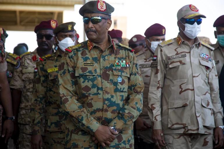 السودان.. البرهان يعلن عن بشريات ويكشف عن تنازلات قدمتها القوى السياسية ويتهم جهات باثارة الفتنة بين الجيش والدعم السريع السودان.. البرهان يعلن عن بشريات ويكشف عن تنازلات قدمتها القوى السياسية ويتهم جهات باثارة الفتنة بين الجيش والدعم السريع