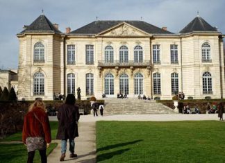 معرض باريسي لقطع أثرية مصرية جمعها النحات الفرنسي أوغست رودان معرض باريسي لقطع أثرية مصرية جمعها النحات الفرنسي أوغست رودان