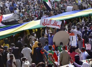 البرهان يصفها بالإشاعات.. جدل بشأن عودة قيادات “المؤتمر الوطني” في السودان البرهان يصفها بالإشاعات.. جدل بشأن عودة قيادات "المؤتمر الوطني" في السودان