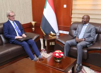 د.الهادي إدريس يلتقي سفير مملكة النرويج لدى السودان د.الهادي إدريس يلتقي سفير مملكة النرويج لدى السودان
