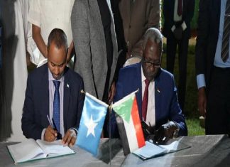 توقيع برتوكل تعاون مشترك بين وزارتي الدفاع السودانية والصومالية توقيع برتوكل تعاون مشترك بين وزارتي الدفاع السودانية والصومالية