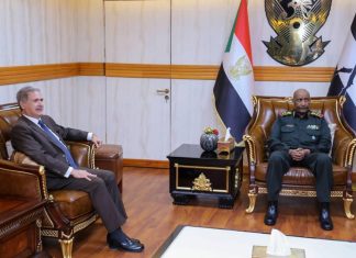 رئيس مجلس السيادة يلتقي المبعوث الفرنسي الخاص للقرن الأفريقي رئيس مجلس السيادة يلتقي المبعوث الفرنسي الخاص للقرن الأفريقي