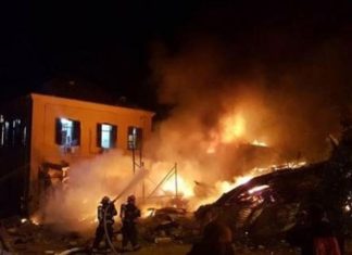 إخماد حريق في مبنى حكومي بالخرطوم إخماد حريق في مبنى حكومي بالخرطوم