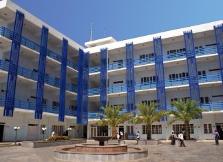 مدير جامعة الرباط يطمئن على استعدادات كلية الطب لاستقبال فريق الاعتماد مدير جامعة الرباط يطمئن على استعدادات كلية الطب لاستقبال فريق الاعتماد