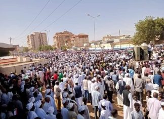 حشود كبيرة بالخرطوم رفضا للتسوية والتدخل الأجنبي وتطالب بطرد فولكر حشود كبيرة بالخرطوم رفضا للتسوية والتدخل الأجنبي وتطالب بطرد فولكر