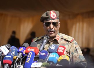 البرهان يتحدث عن استهداف ممنهج تتعرض له الشرطة من قبل مخربين ويوجه رسائل البرهان يتحدث عن استهداف ممنهج تتعرض له الشرطة من قبل مخربين ويوجه رسائل