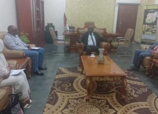 وزير الثقافة والإعلام يلتقي الأمين العام لوزارة الاعلام باقليم دارفور وزير الثقافة والإعلام يلتقي الأمين العام لوزارة الاعلام باقليم دارفور