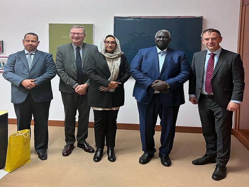 عقار يلتقي مدير الإدارة الأفريقية بالخارجية الألمانية عقار يلتقي مدير الإدارة الأفريقية بالخارجية الألمانية